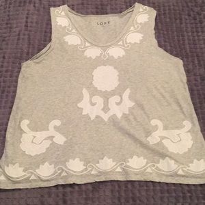 LOFT Gray Shell Top with White Flower Appliqué